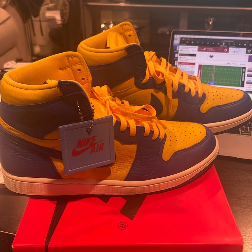 Air Jordan 1 Hi OG sz 11.5 women’s=sz 10 men’s